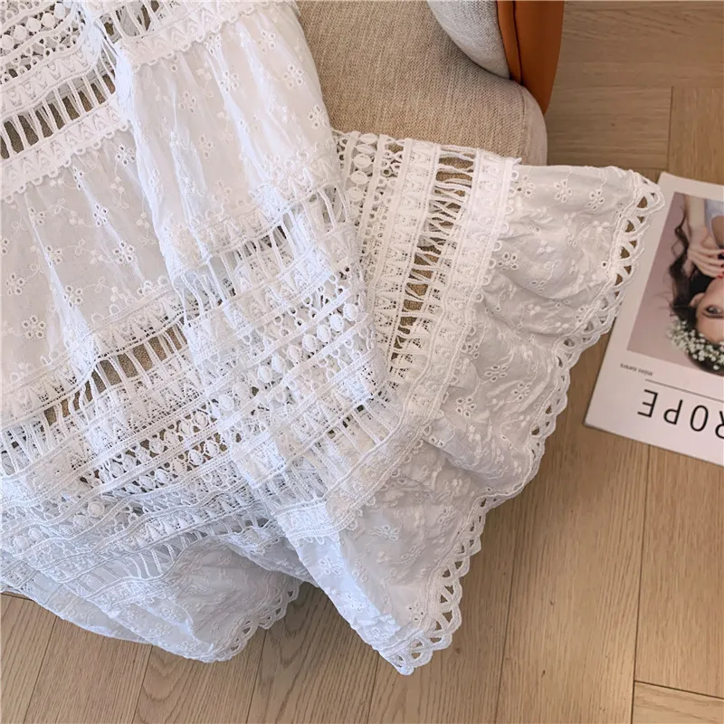 Embroidery Eyelet Cut-out Maxi - Embroidery Eyelet ulasan dan harga
