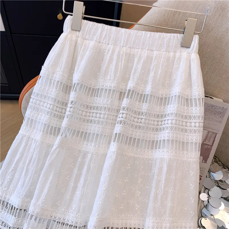 Embroidery Eyelet Cut-out Maxi - Embroidery Eyelet ulasan dan harga